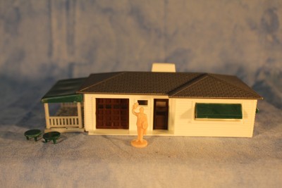 Vintage HO Scale Plasticville USA model kit Ranch House #2618 unassembled