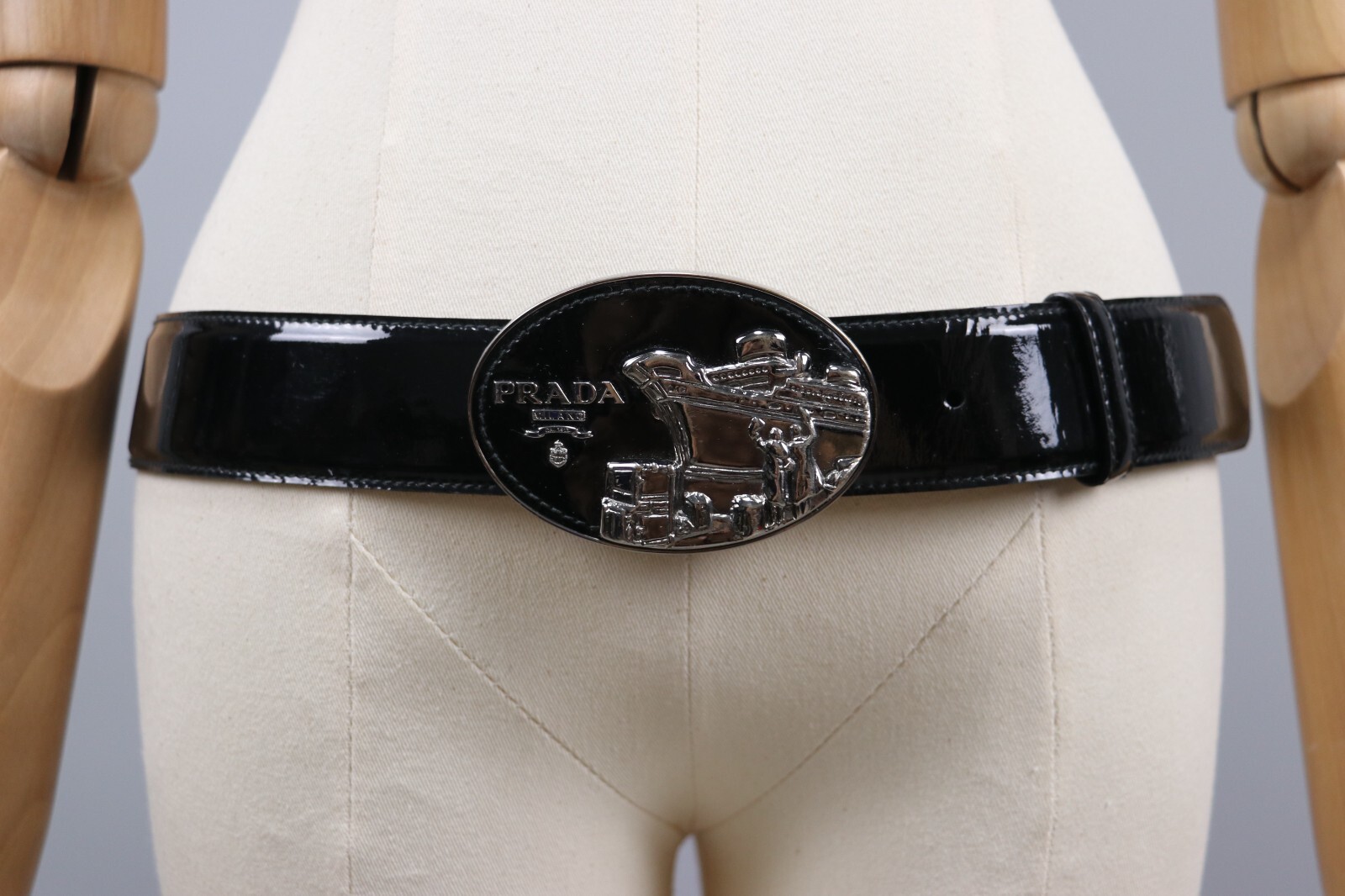 Prada プラダ Prada Antic Buckles ショルダーバック Prada プラダ