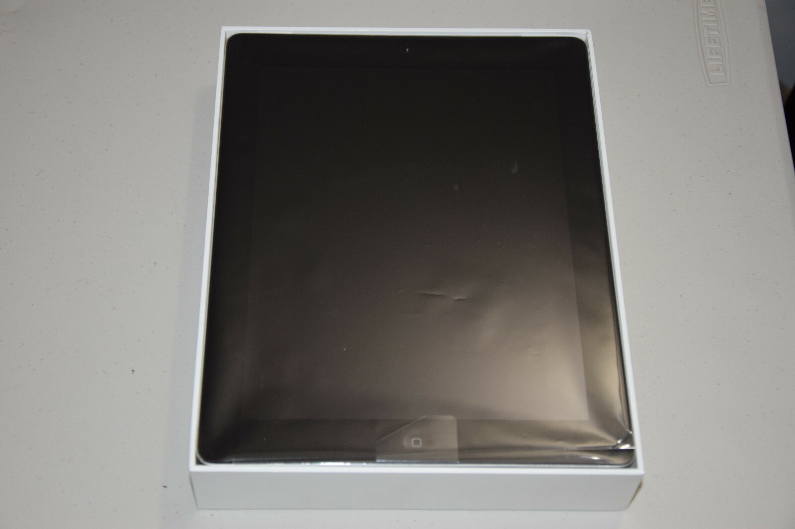Apple iPad 3 3rd Gen 64 GB MC756LL/A Wi-Fi + GSM 4G Cell