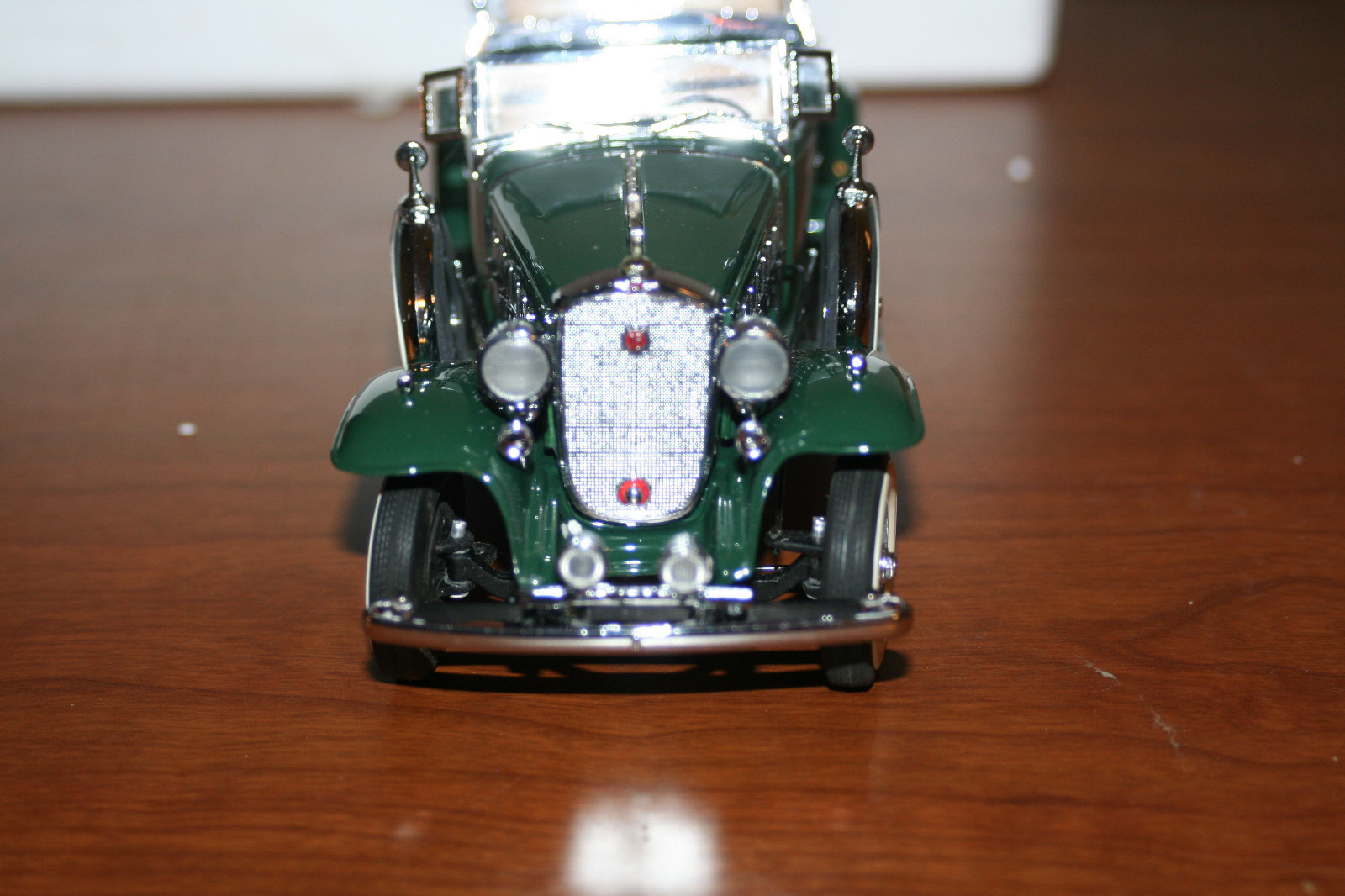 The danbury mint 1932 Cadillac Sport  Phaeton V-16  Green in Box.
