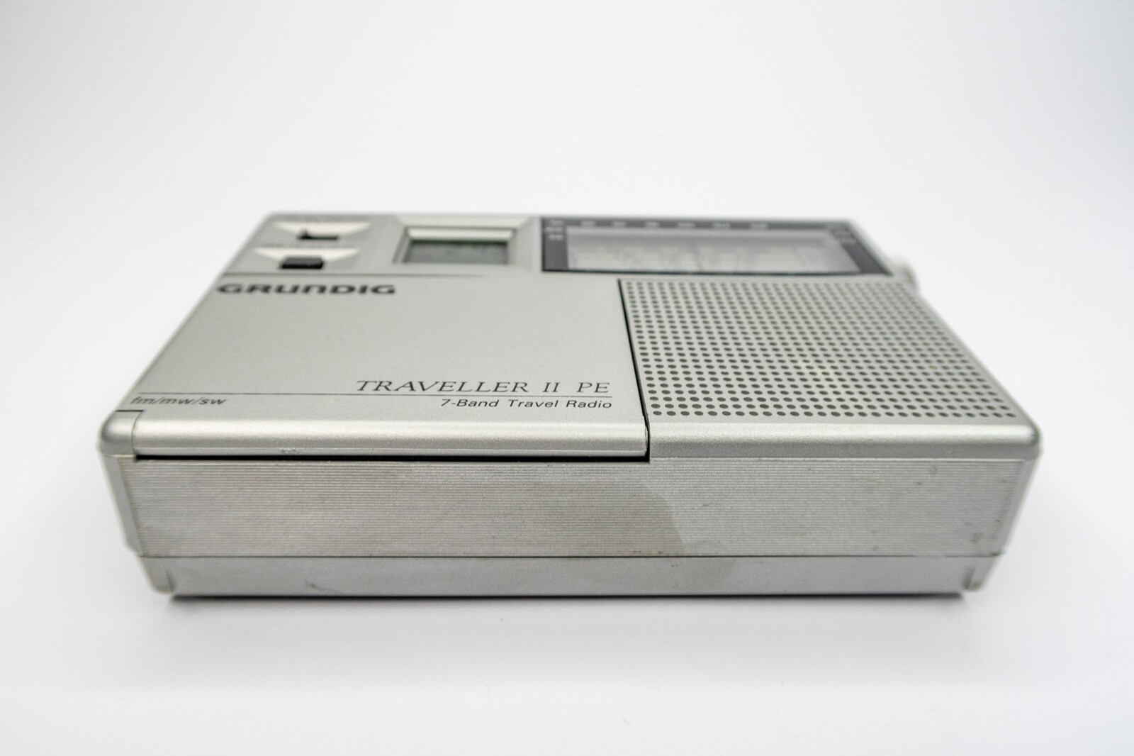 Excellent Grundig Traveller II PE 7-Band Travel Radio FM/MW/SW Case Manual