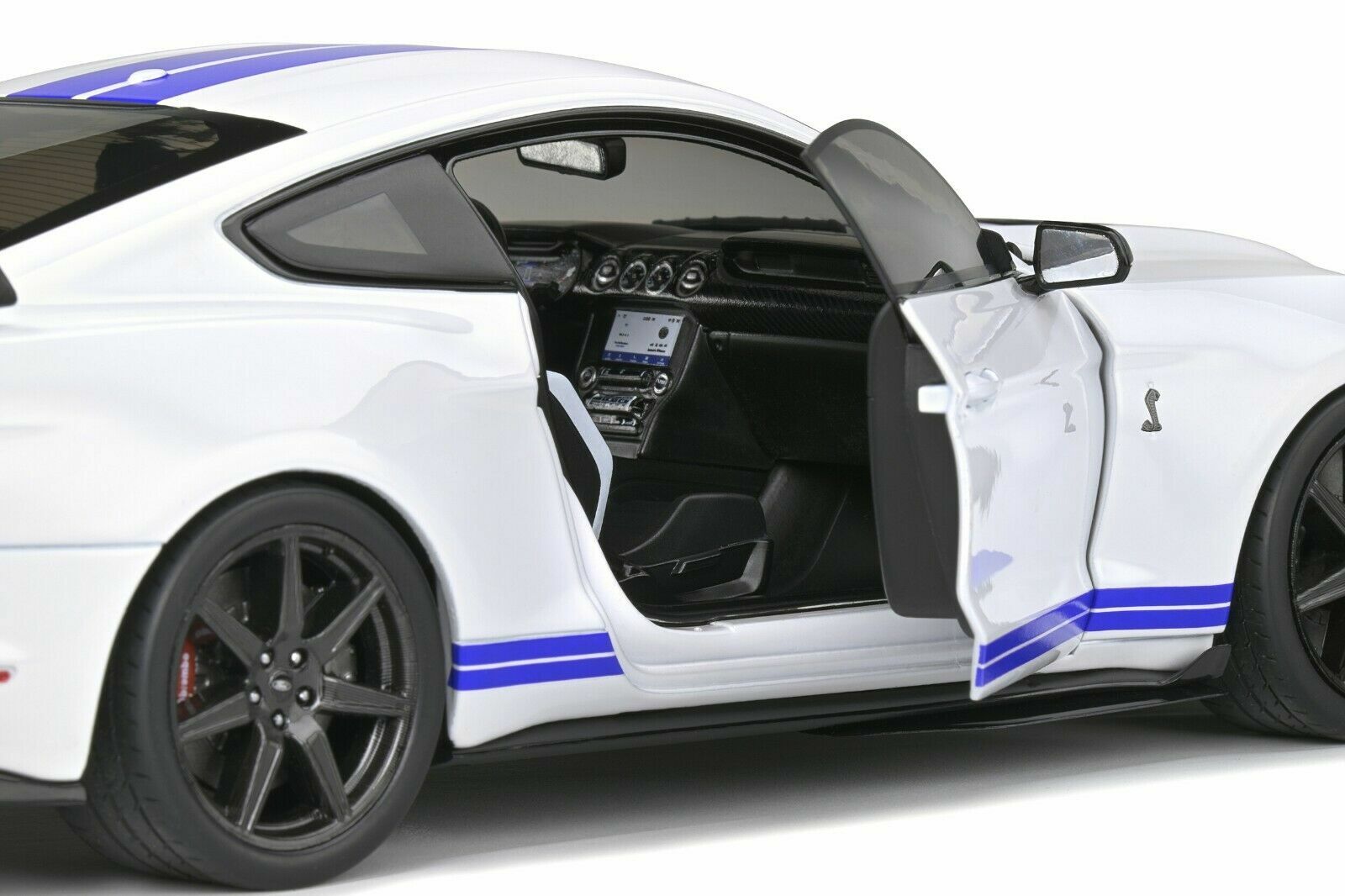 SOLIDO 1/18スケール フォード シェルビー GT500 Amazon.com: 1:18 Shelby GT500 Red 1967 : Arts, Crafts & Sewing