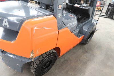 2017 Toyota Forklift, 8FDU25, 5,000# Pneumatic, DIESEL, Three Stage, Sideshift