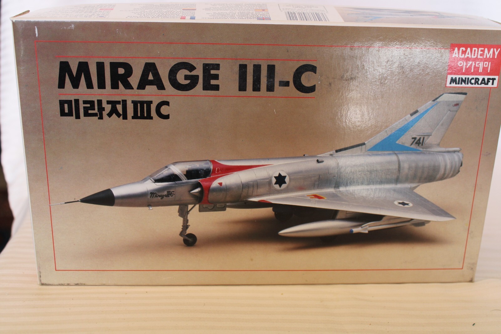 プラモデル完成機　1/48　Mirage Ⅲ C 1/48 Scale Academy, Mirage III-C Jet Airplane Model Kit