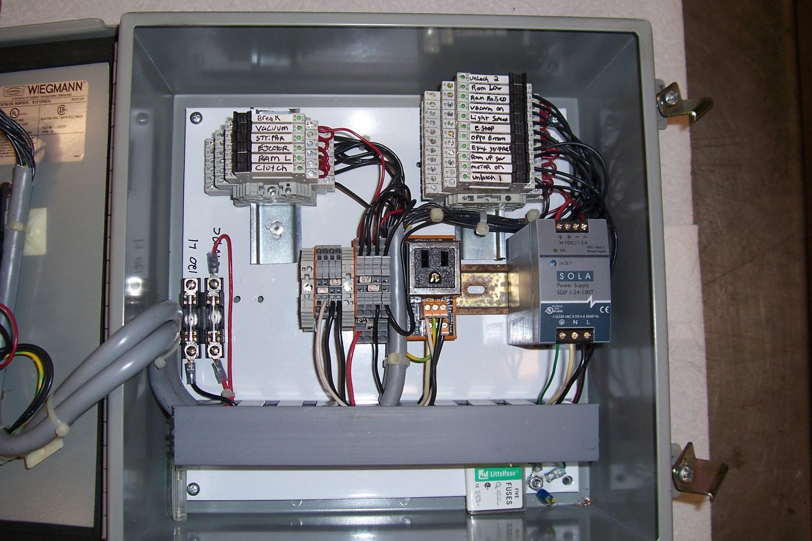 Machine Control Box Unitronics HMI V230-13-B20B / Unitronics V200-18-E3XB  PLC