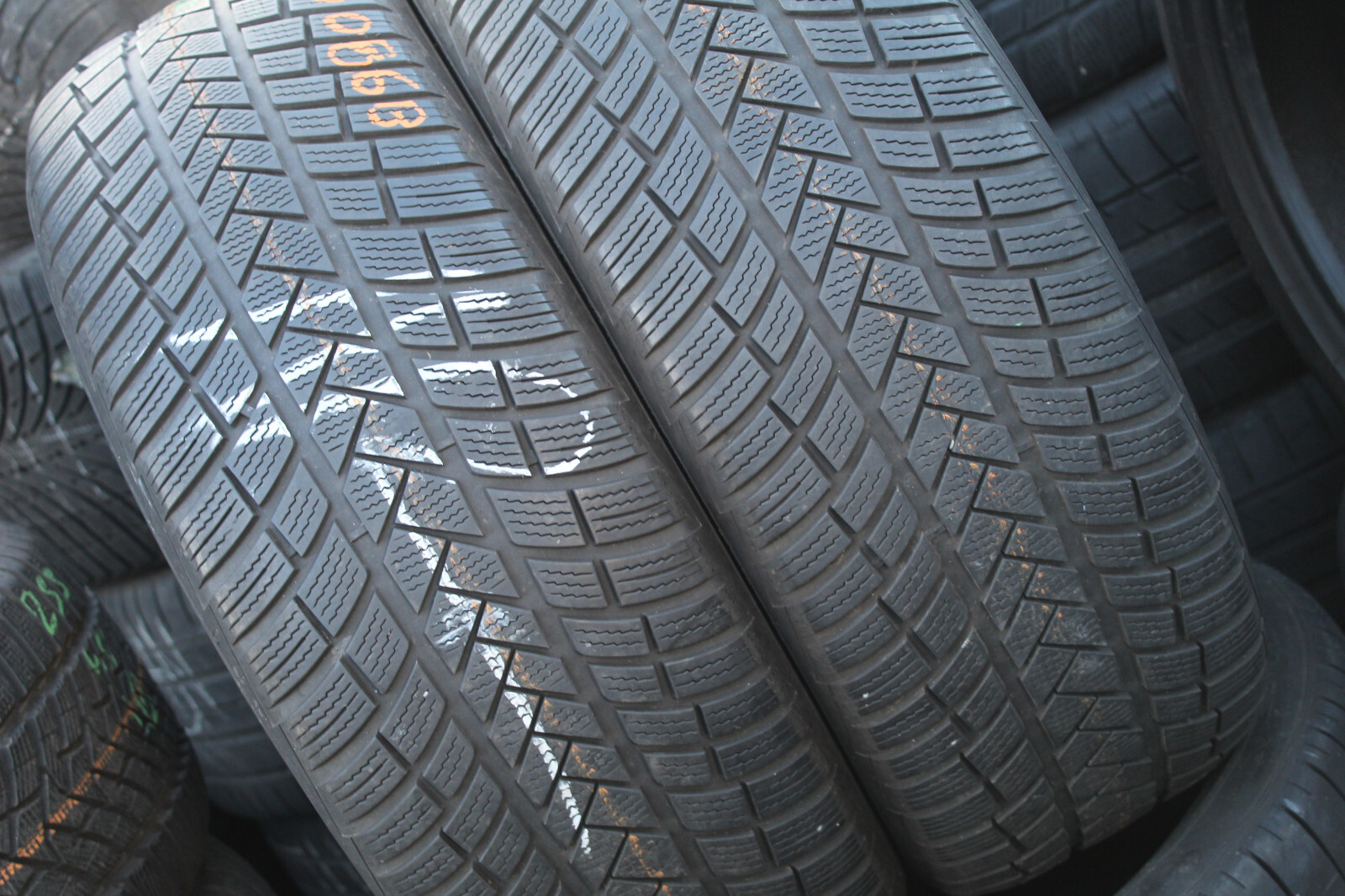 255 60 18 Vredestein, Winter, M+S, 112V, x2 A Pair 6.0mm (F1_tyres) L3086