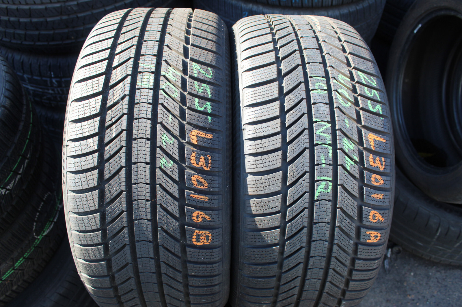 255 40 19 Continental, Winter, M+S, XL 100V, x2 A Pair 8.0mm (F1_tyres) FO L3016