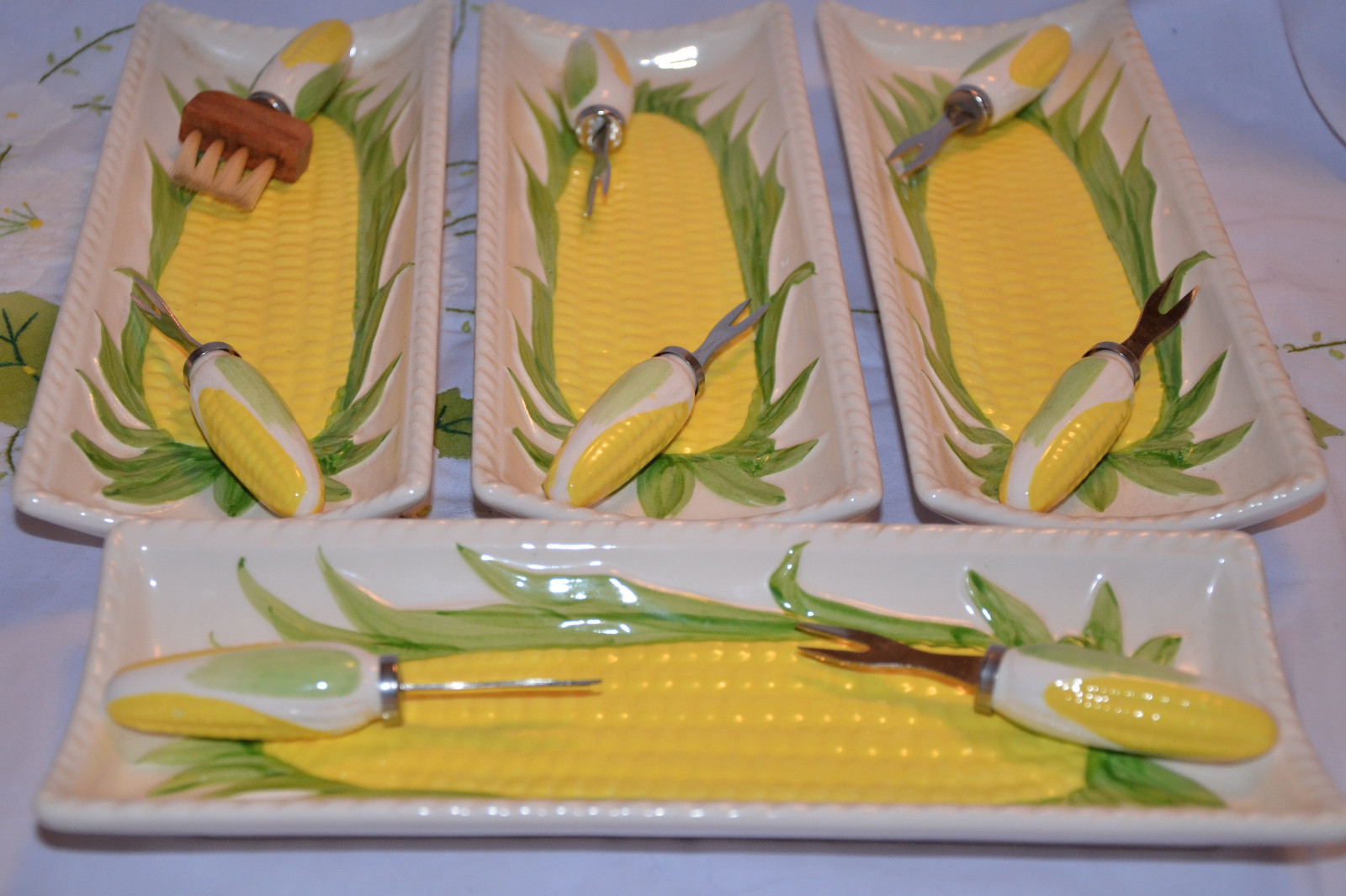 4 vintage corn on the cob individuak dishes & 7 Holders set with Japan stickers