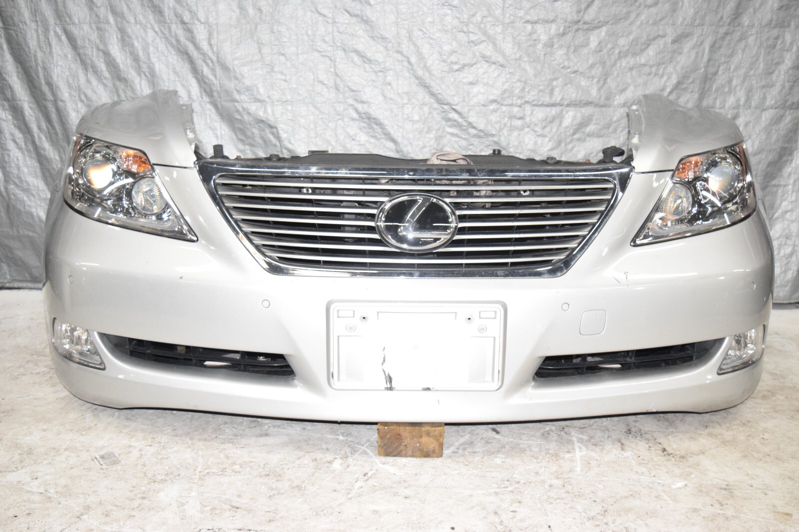 【中古】 Lella 2007 / Lella JDM 2007-2009 Lexus LS460 Nose Cut Headlights Bumper Fog