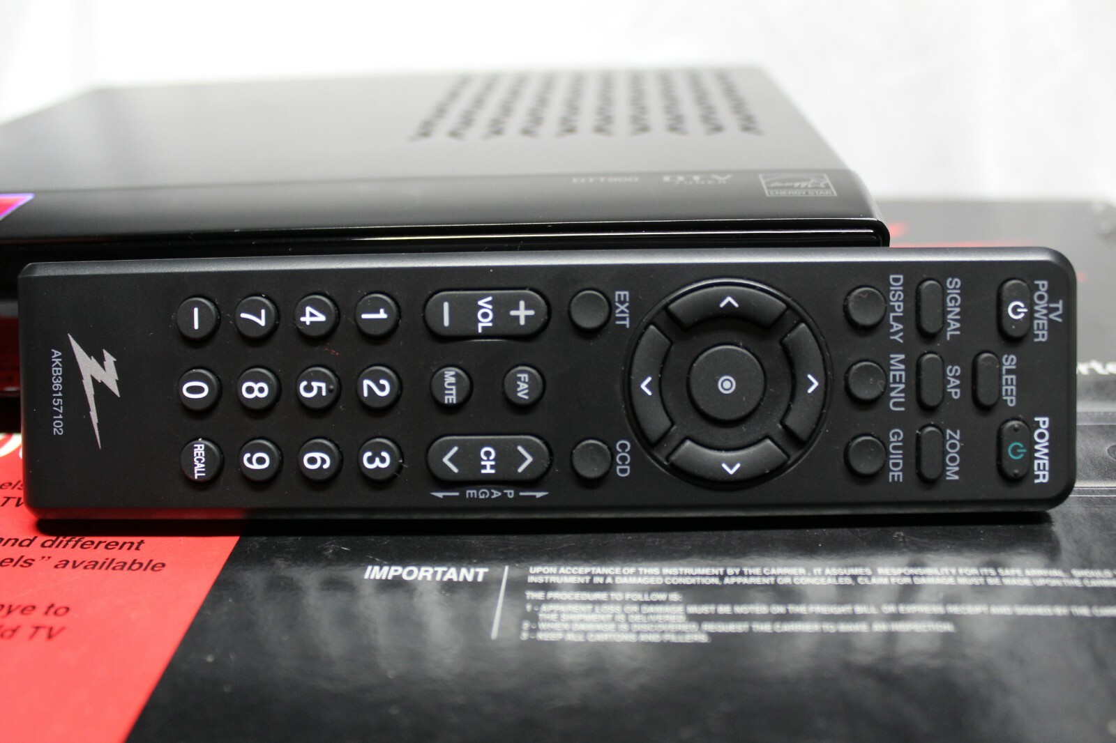 Used Zenith DTT900 Digital TV Tuner Converter Box With Cables and Remote