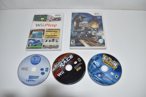 NINTENDO WII COMPLETE SYSTEM- 2 CONTROLLERS- NUN CHUKS - 5 GAMES- CABLES(JWP83)