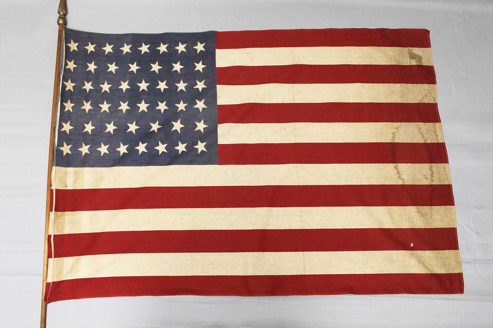 USA製・ヴィンテージ・特大・USAフラッグ・スター刺繍（＃USFLAG-1） 46 Star Antique American Flag with Piece-and-Sewn