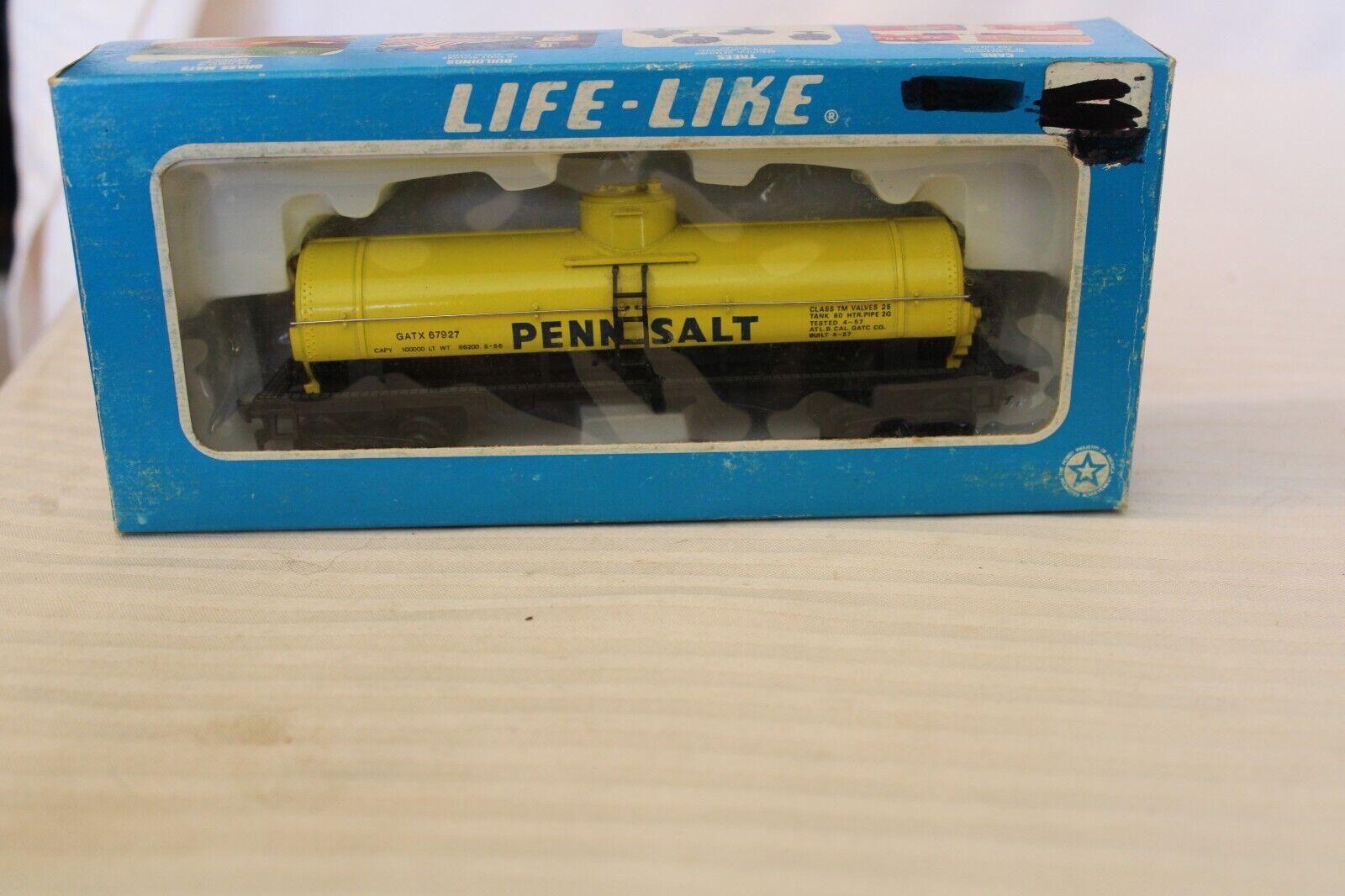 HO Scale Life-Like, Tank Car, Single Dome, Penn Salt, Yellow HO Scale Life-Like, Tank Car, Single Dome, Penn Salt, Yellow