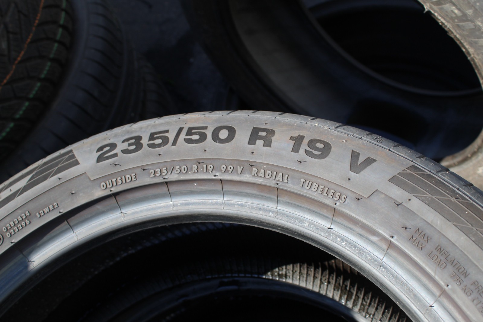 235 50 19 Continental, CSC 5, 99V, x2 A Pair 6.5mm (F1_tyres) L3798