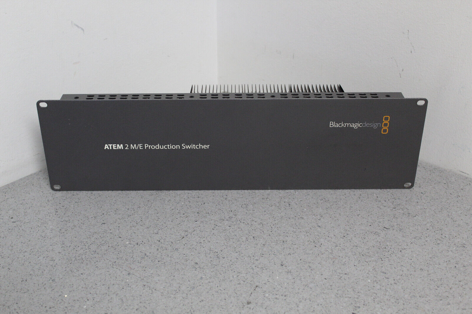 Blackmagic Design ATEM 2 M/E Production Switcher 16-source Blackmagic Design ATEM 2 M/E Production Switcher 16-source