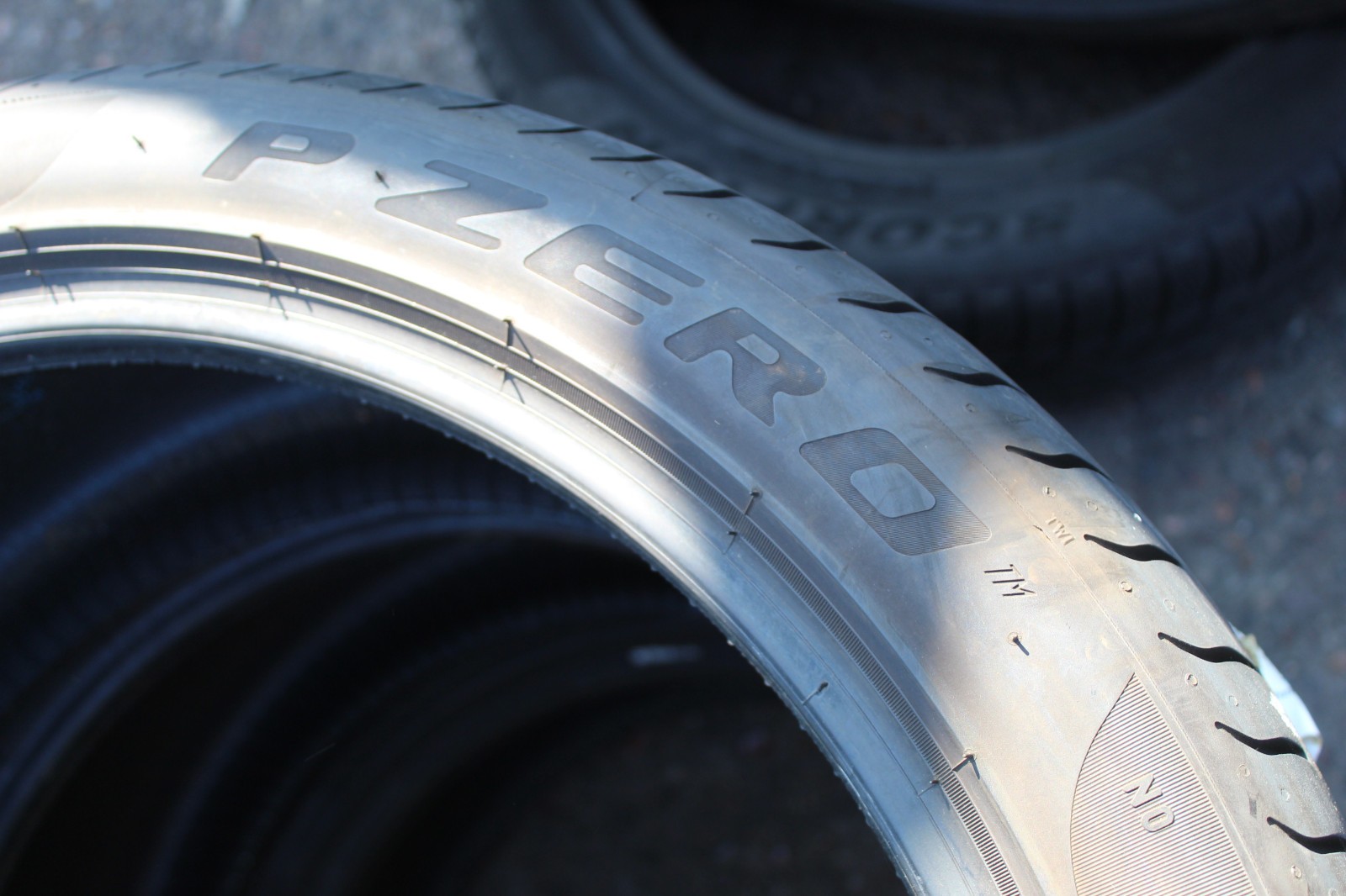 295 35 21 Pirelli, P Zero, N0, 103Y, x2 A Pair 5.8mm (F1_tyres) L3744