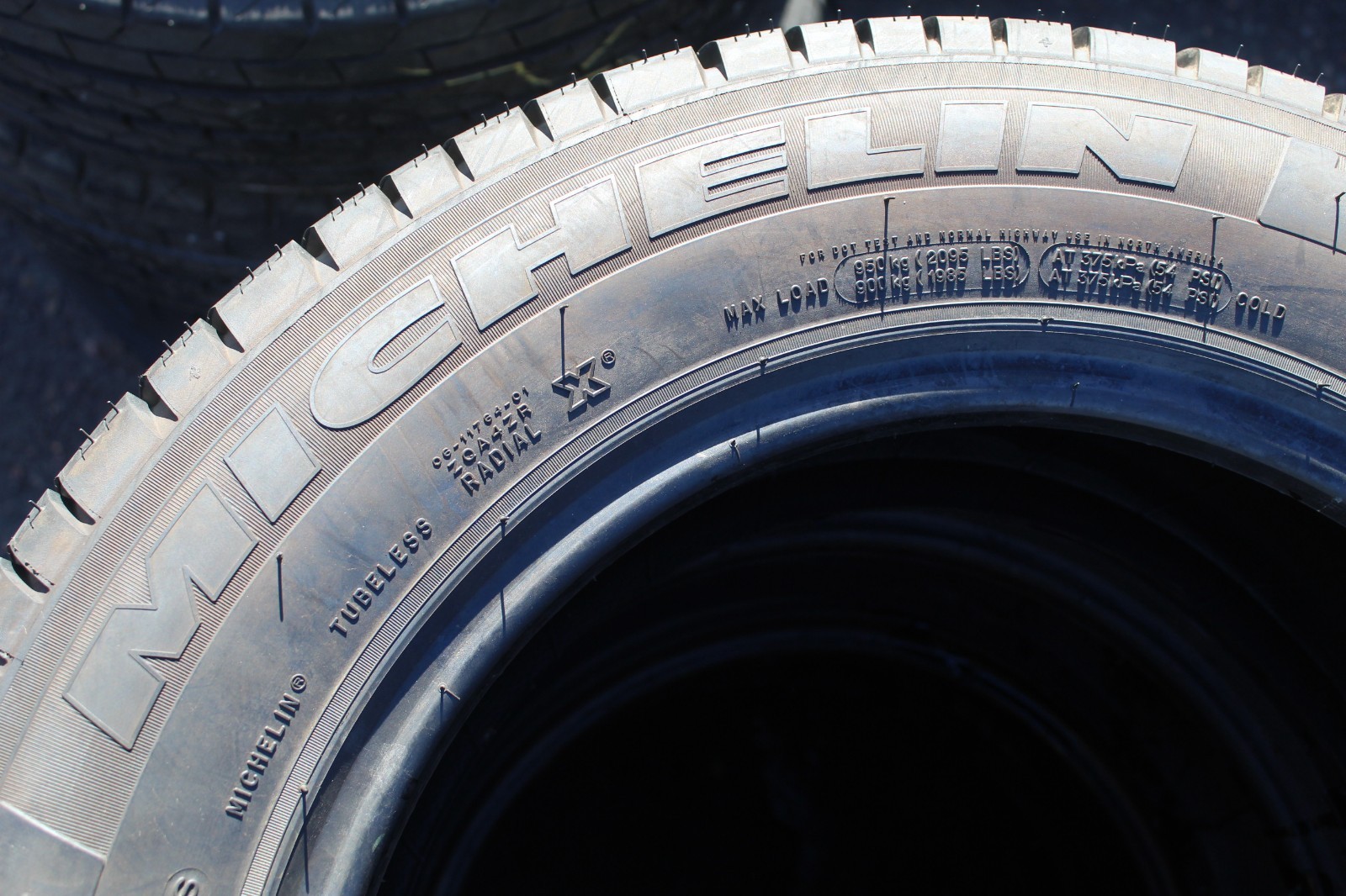 New 215 65 16C Michelin, Agilis 51, 106/104T, x1 Tyre (F1_tyres) L3836