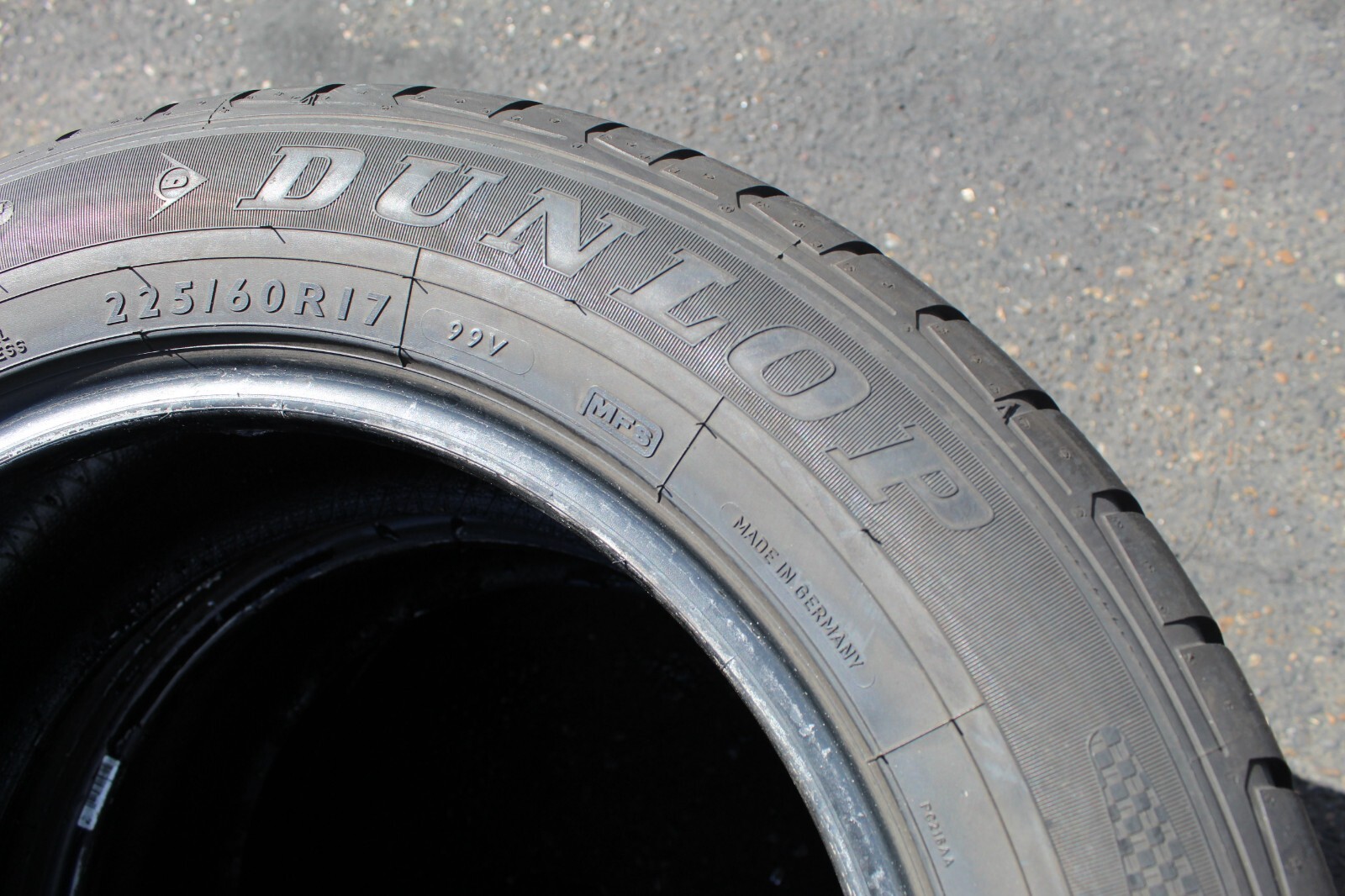 225 60 17 Dunlop, Sp Sport Maxx TT, Runflat,99V,x2 A Pair, 7.0mm (F1_tyres) L894