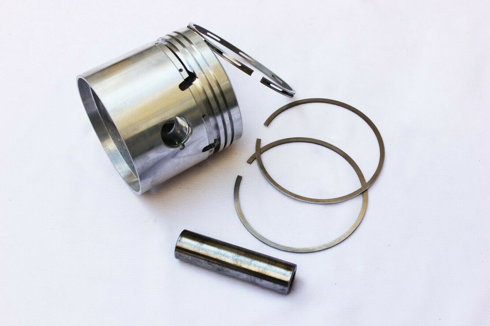 FOR ROYAL ENFIELD BULLET 500cc STANDARD SIZE COMPLETE PISTON KIT . QUALTY 