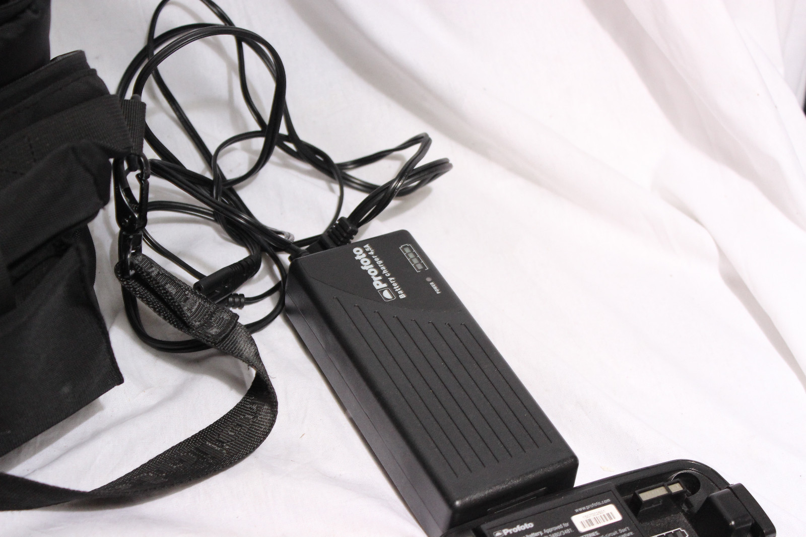 Profoto B2 250 AirTTL Location Kit With 2 Heads and 3 Batteries #5