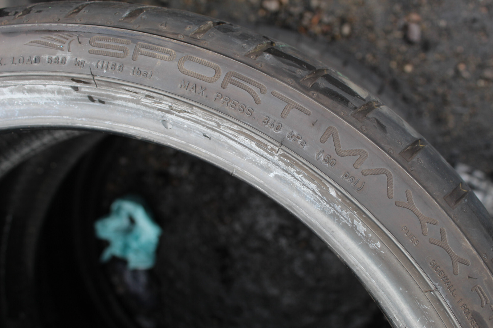 205 40 18 Dunlop, RunFlat, XL, 86W, x2 A Pair 6.8mm (F1_tyres) L3408