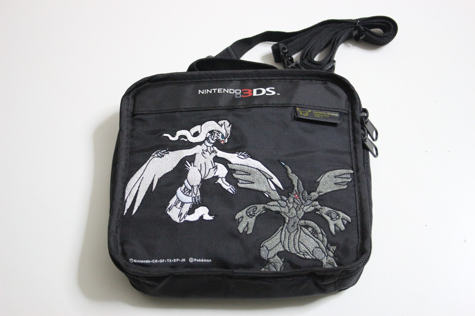 ポケモン 3DS ポーチ 収納 ショルダーバッグ レシラム ゼクロム ポケモン 3DS ポーチ 収納 ショルダーバッグ レシラム ゼクロム