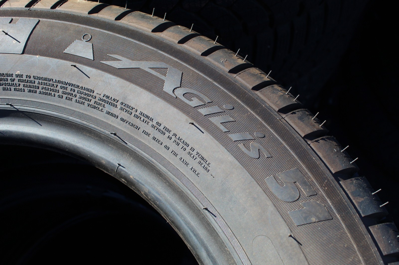 New 215 65 16C Michelin, Agilis 51, 106/104T, x1 Tyre (F1_tyres) L3836