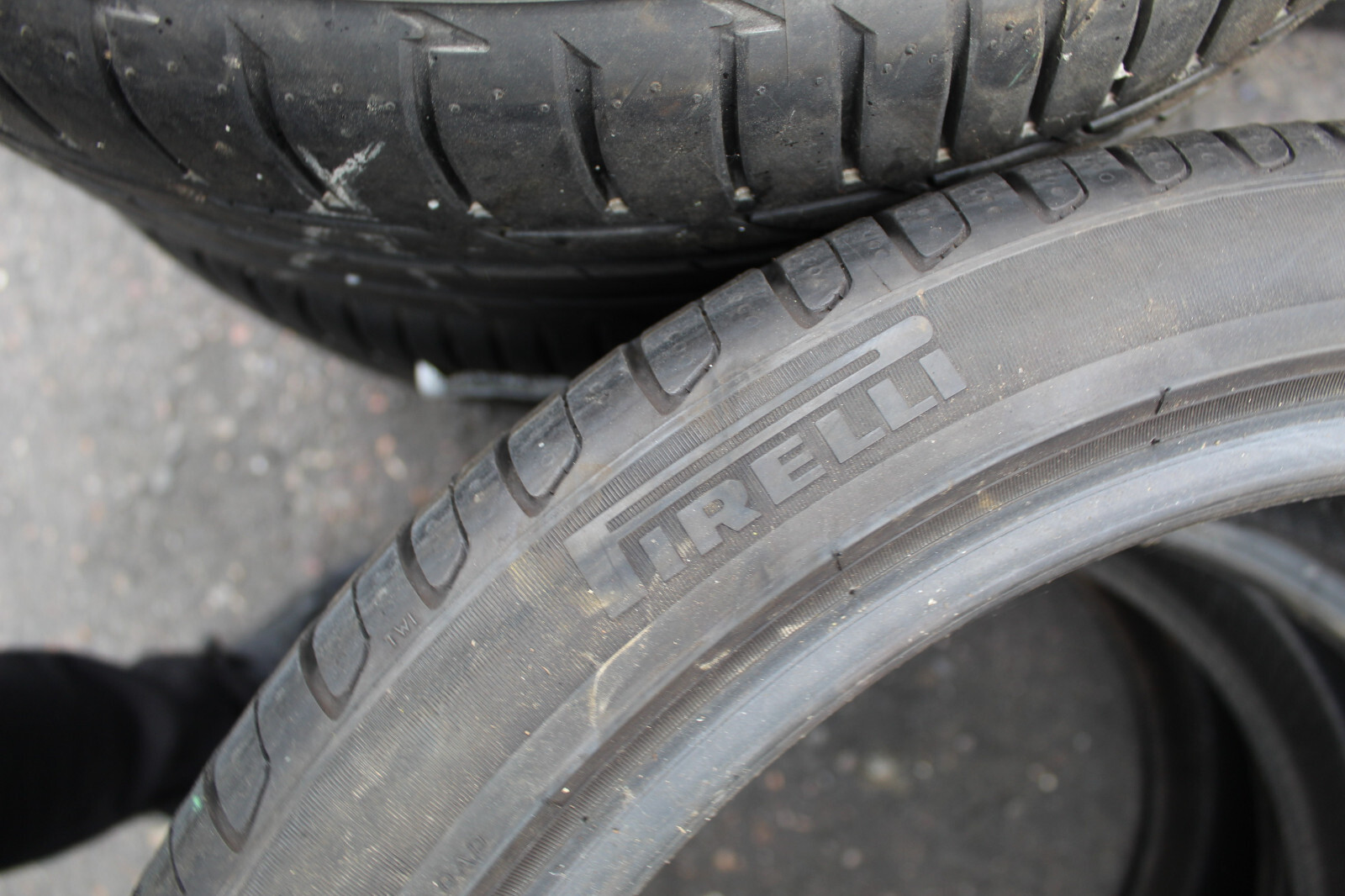 235 40 19 Pirelli, Cinturato P7, XL, 96W x2 A Pair 5.5mm (F1_tyres) FO L3546