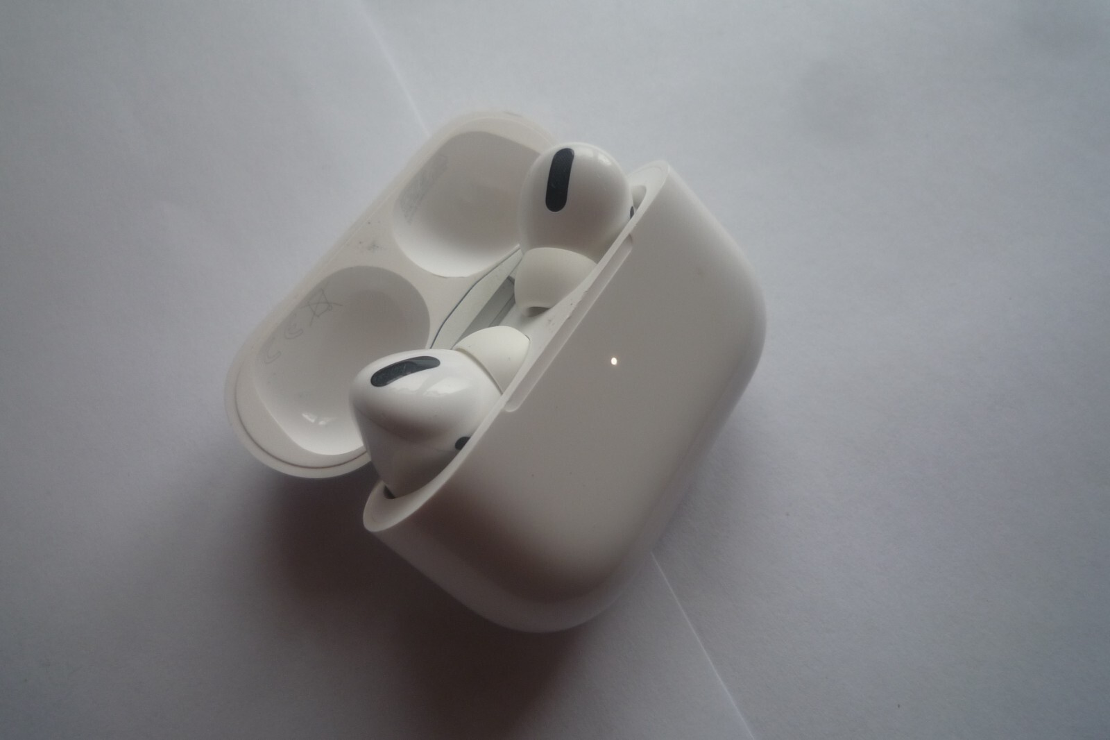 Apple - AirPods Pro (エアーポッズプロ)Wireless Charging AirPods Pro 3 - Apple