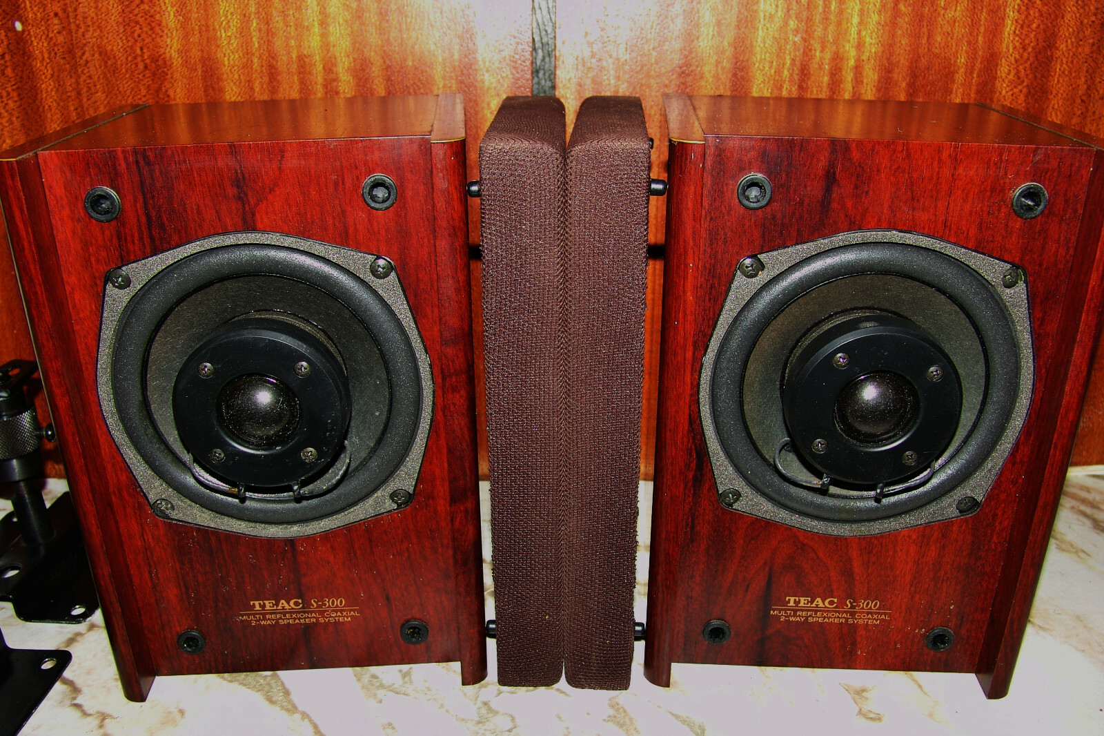 TEAC S-300 BOOK SHELF SPEAKERS WITH WALLMOUNT STANDS BARELY USED