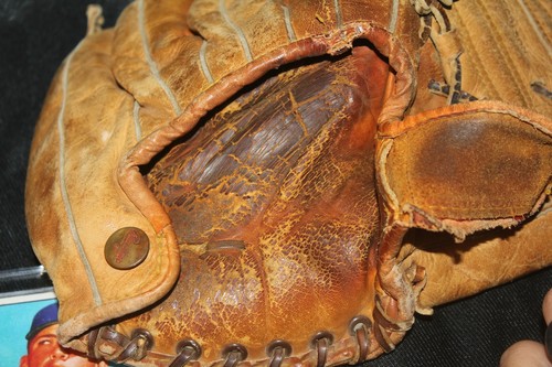 vintage Mickey Mantle Signature Baseball Glove w/ Baseball Card - Yankees - USA