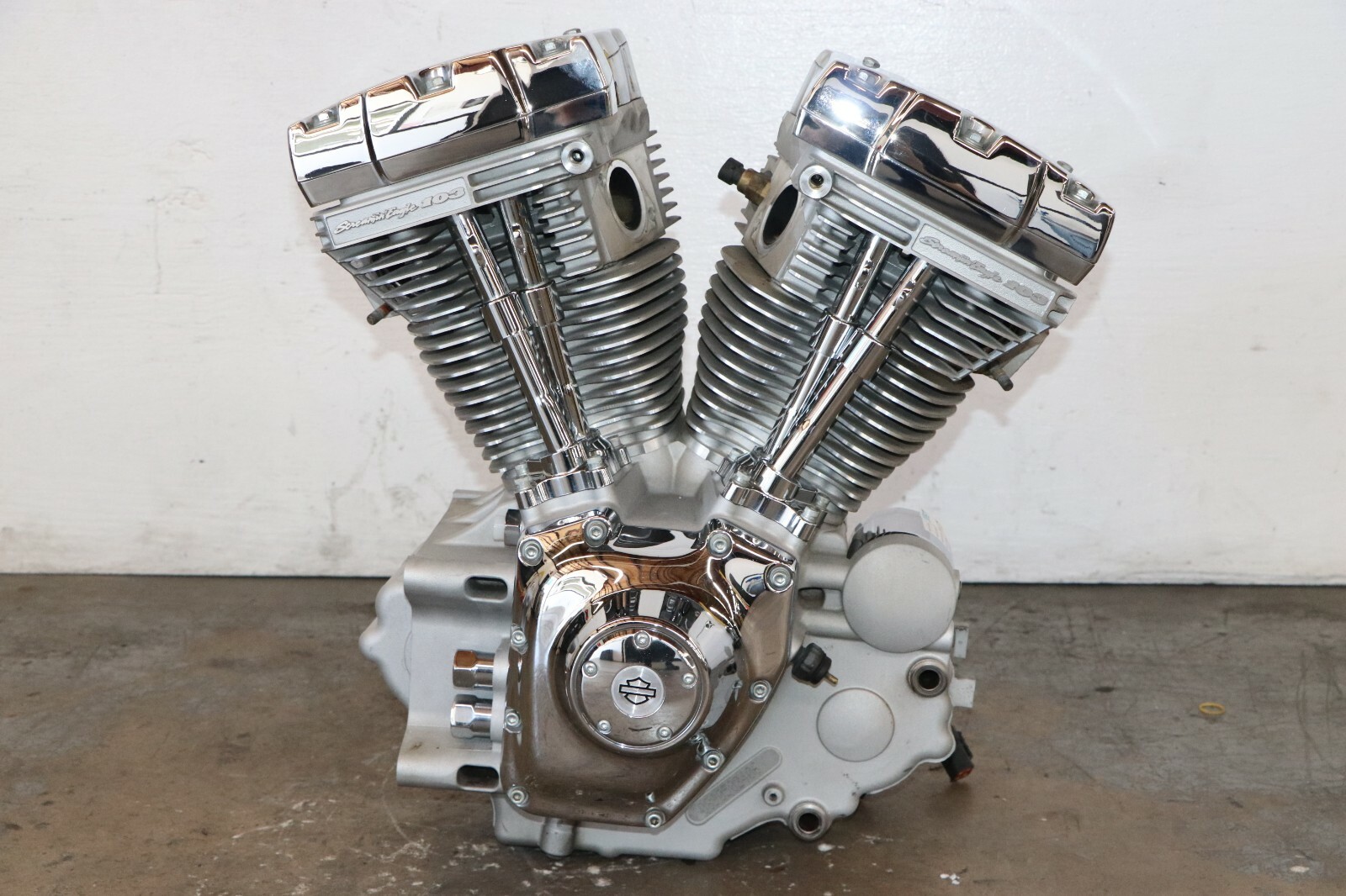 Двигатель twin cam. Двигатель харлей дэвидсон twin cam 9-6. twin cam 96. коленвал twin cam 103. b8444s двигатель.