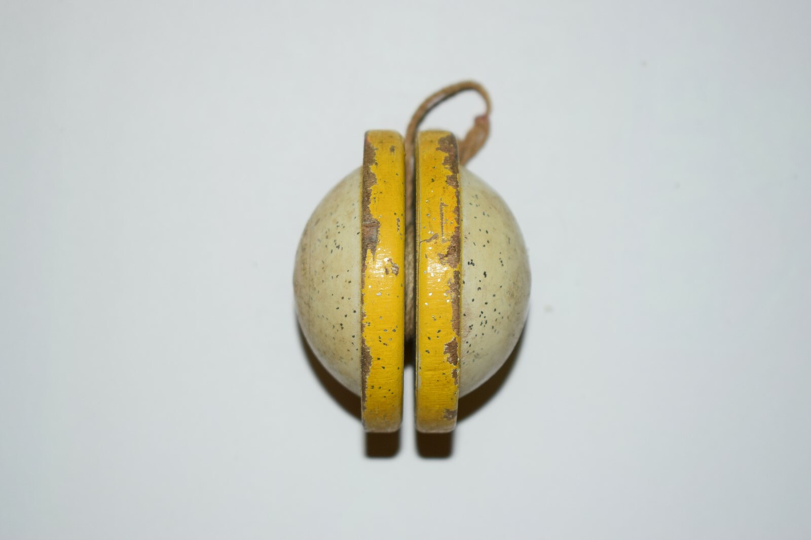 1950s Space Race, Duncan Satellite, Wooden YO YO METAFLAKE PAINT Yellow & White