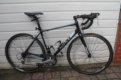 Giant Defy 5 Medium Road Bike 24 Speed Excellent Working Order 