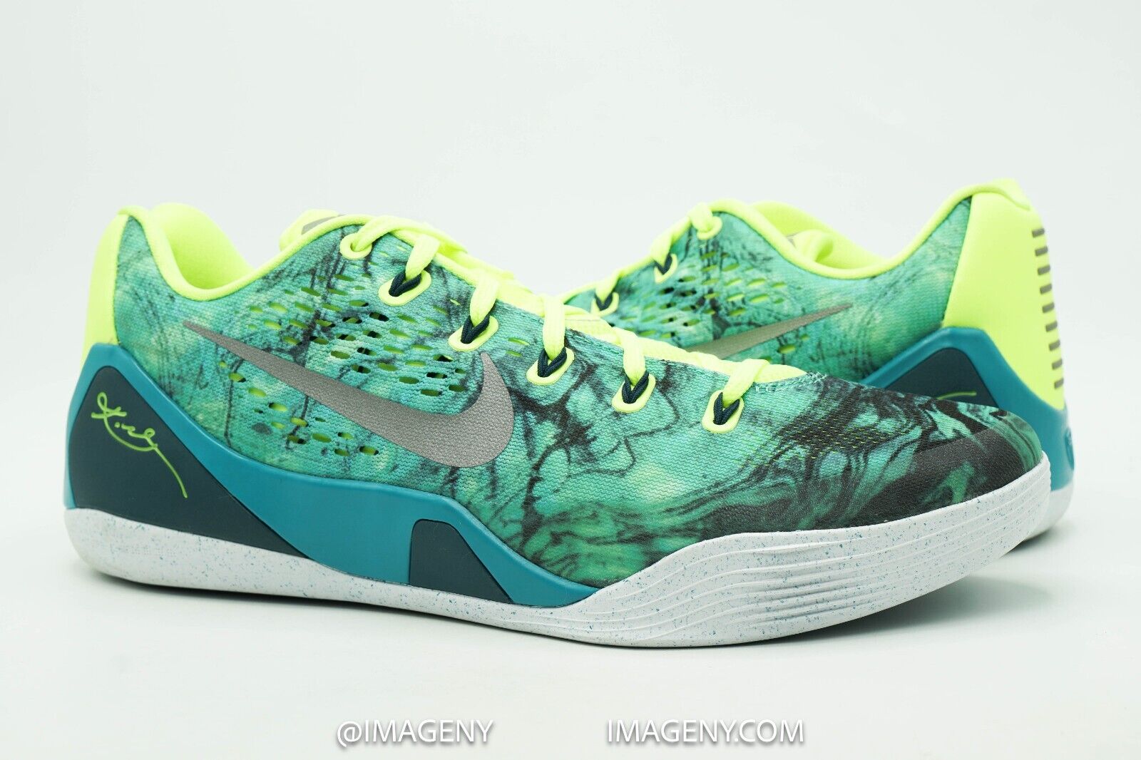 NIKE KOBE IX EM USED 10.5 EASTER TURBO GREEN SILVER VOLT NIKE KOBE IX EM USED 10.5 EASTER TURBO GREEN SILVER VOLT