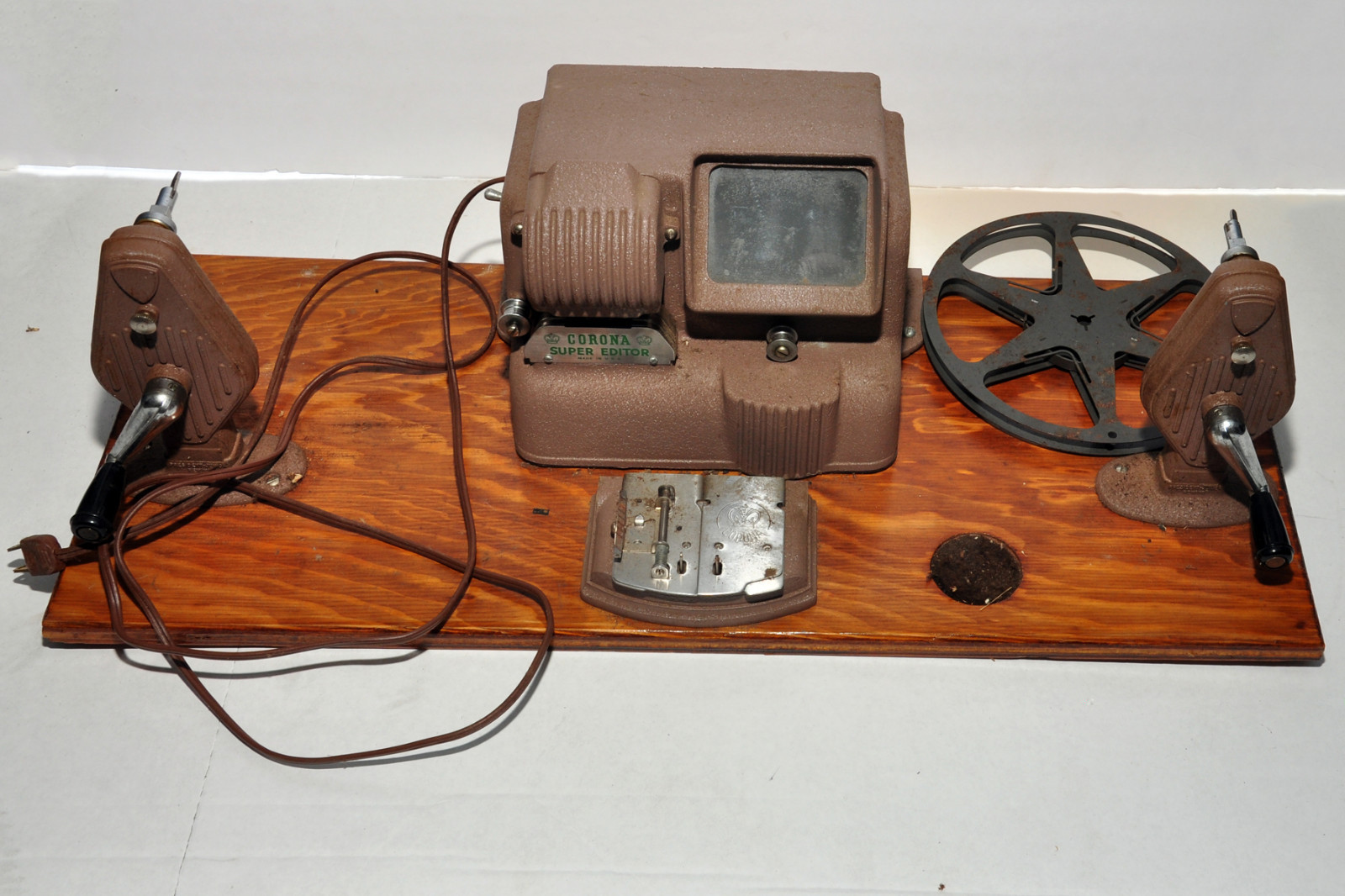 VINTAGE CORONA SUPER EDITOR  MOVIE EDITING & SPLICING MACHINE IN  ORIGINAL BOX