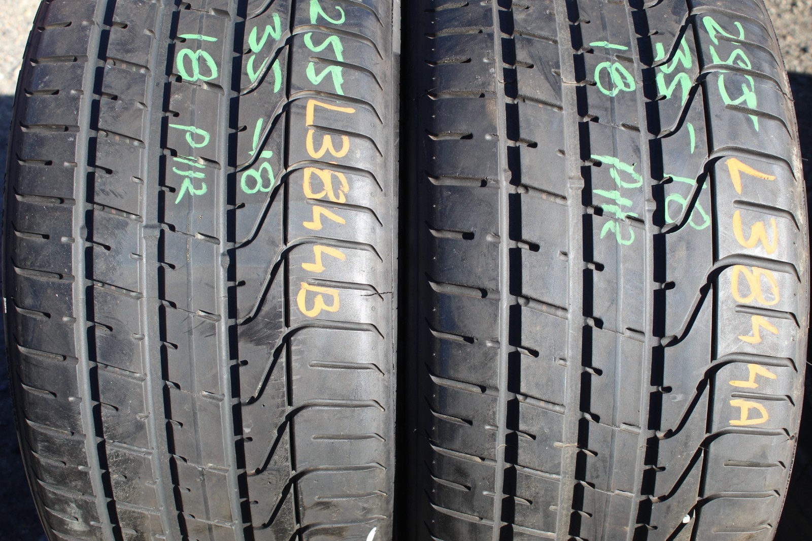 255 35 18 Pirelli, P Zero, XL, MO, R01, 94Y, x2 A Pair 6.8mm (F1_tyres) L3844