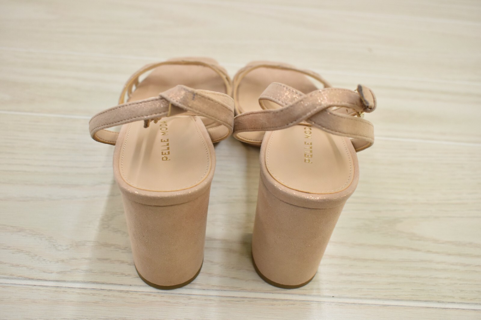 moda in pelle rose gold sandals