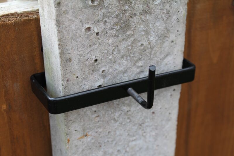 2x Concrete Post Clips Powder Coated | Mygardengreen