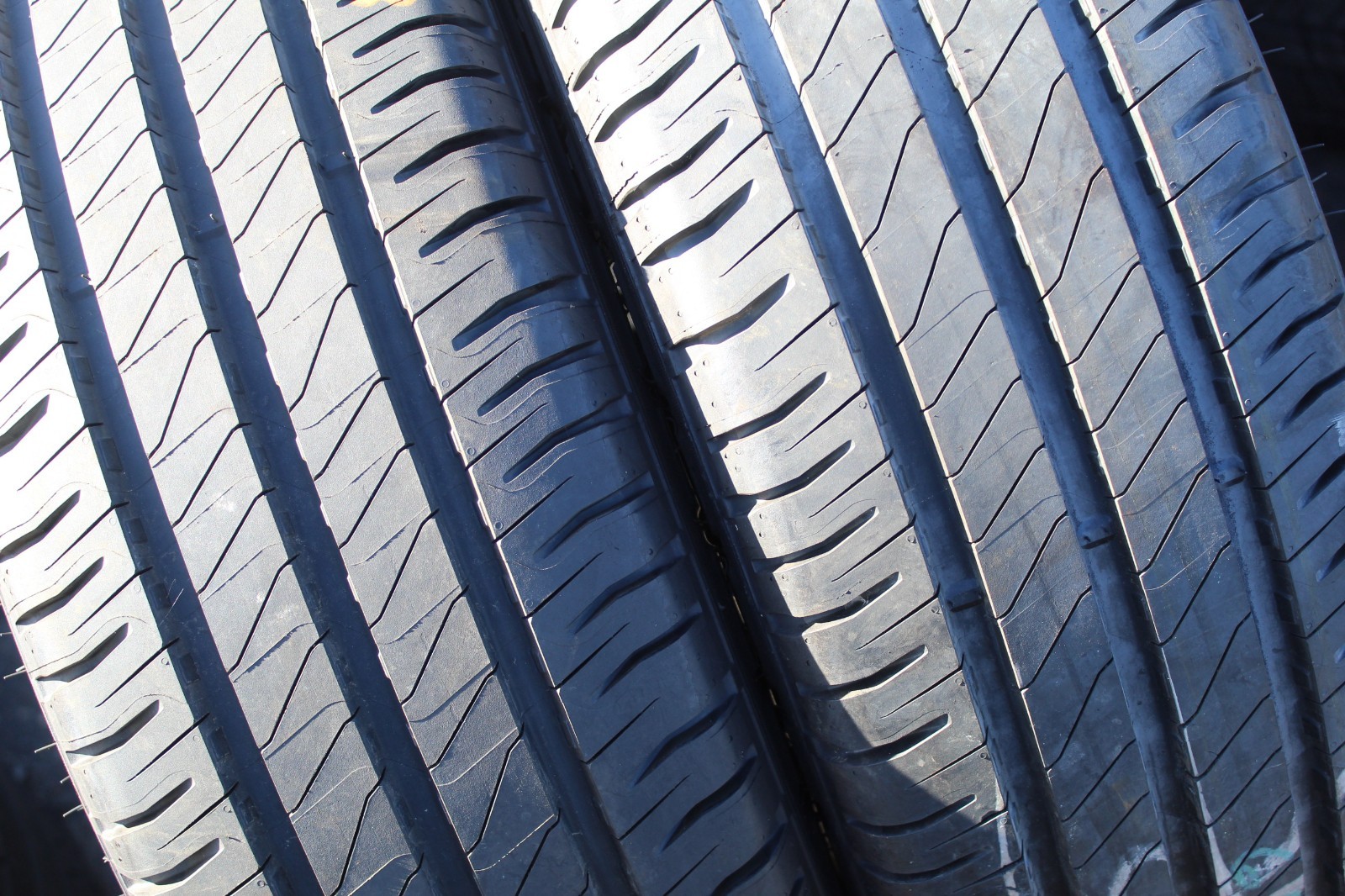 New 215 65 16C Michelin, Agilis 3, 106/104T, x1 Tyre (F1_tyres) L3835