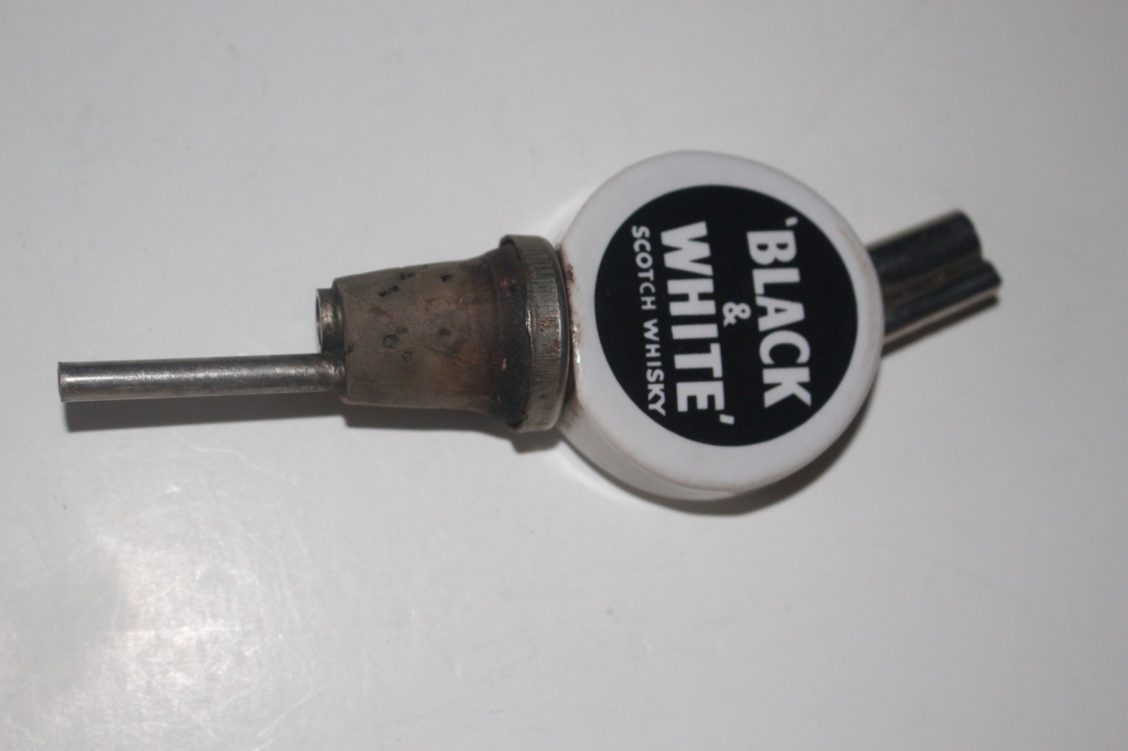 VINTAGE BLACK & WHITE SCOTCH WHISKY ADVERTISING BOTTLE POURER