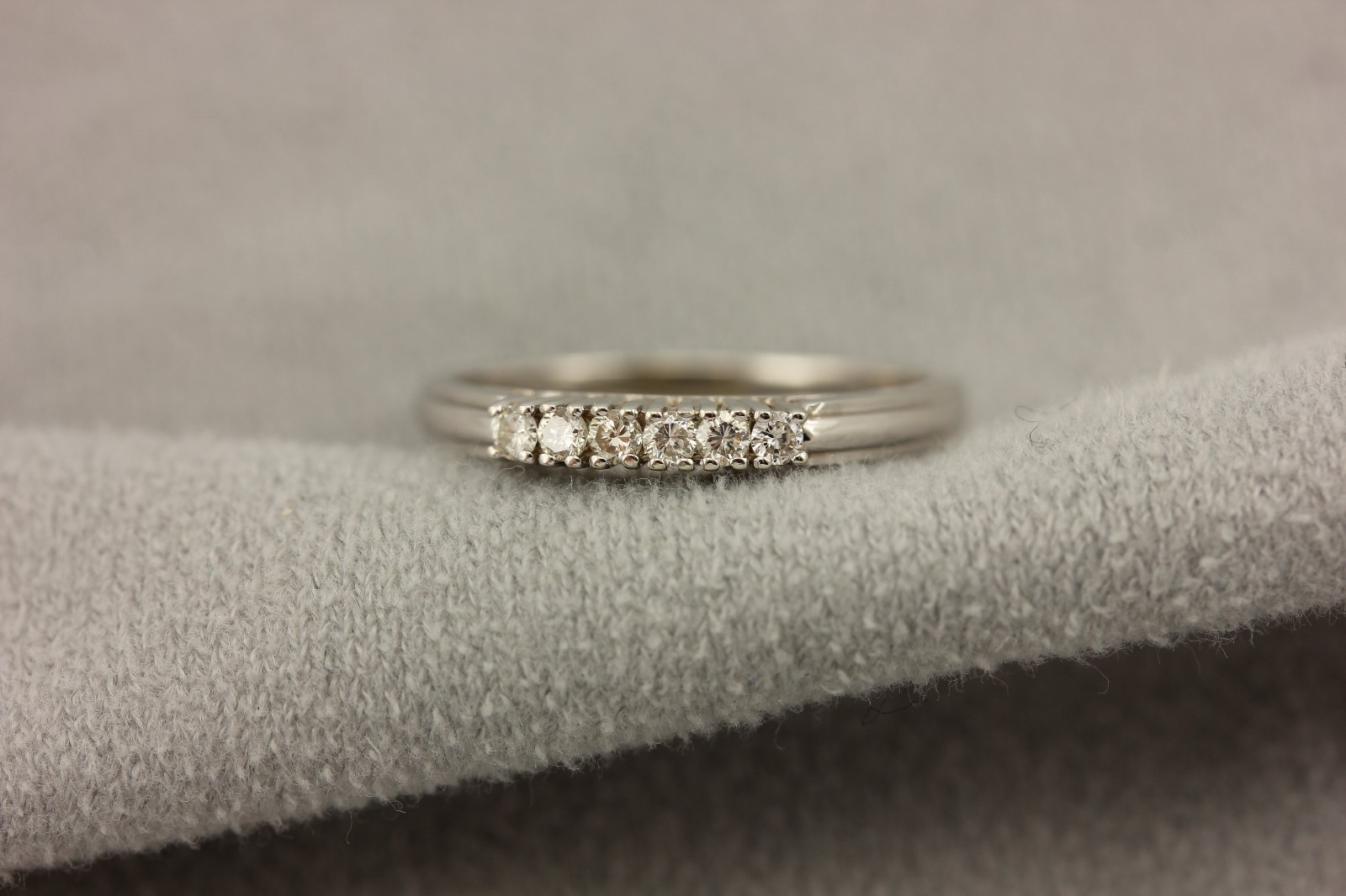 14k white gold .12ctw 6 round diamond 4 prong set wedding