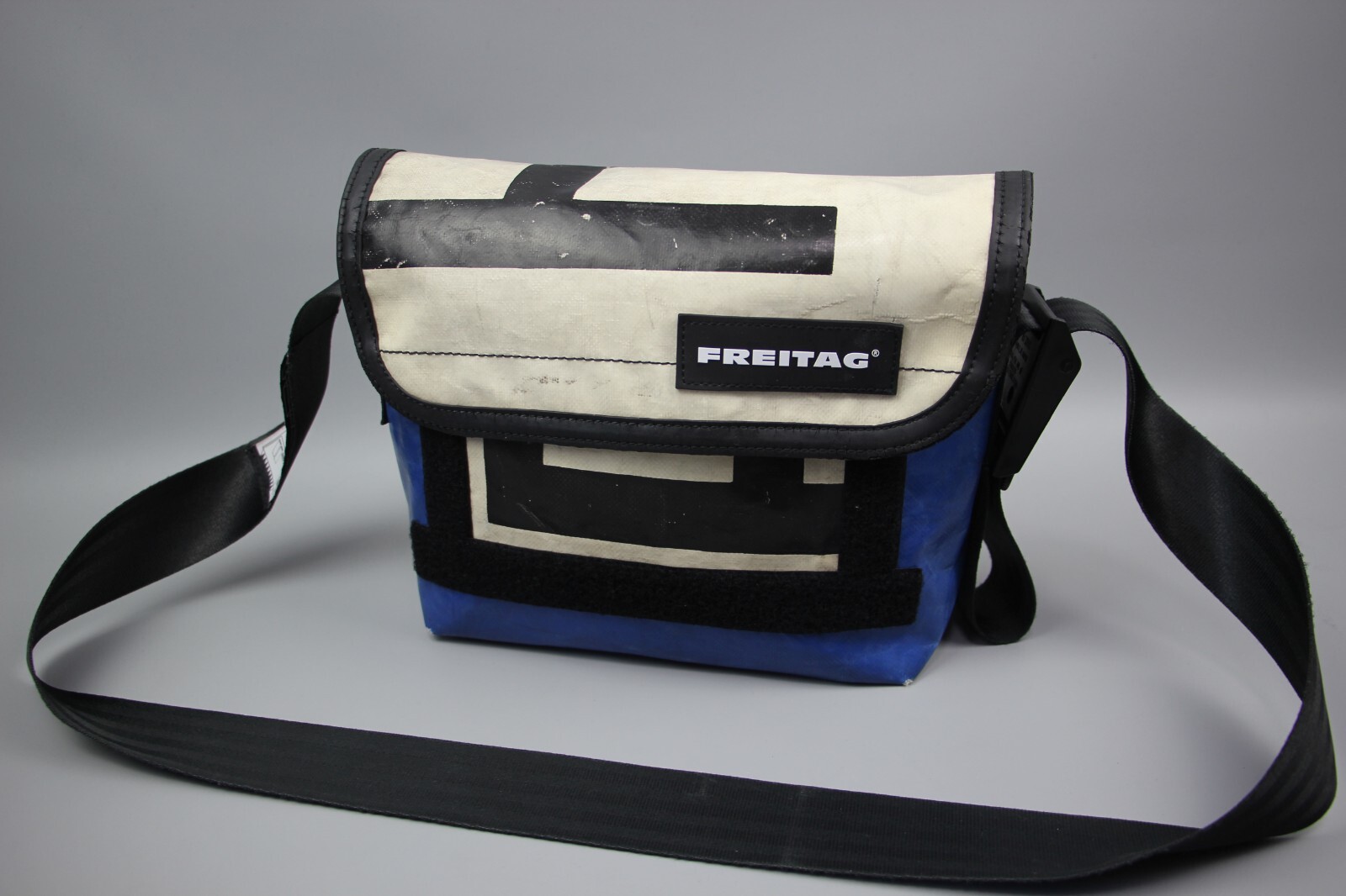 FREITAG F41 Vintag Messenger Blue/White Used Pvc bag Size FREITAG F41 Vintag Messenger Blue/White Used Pvc bag Size