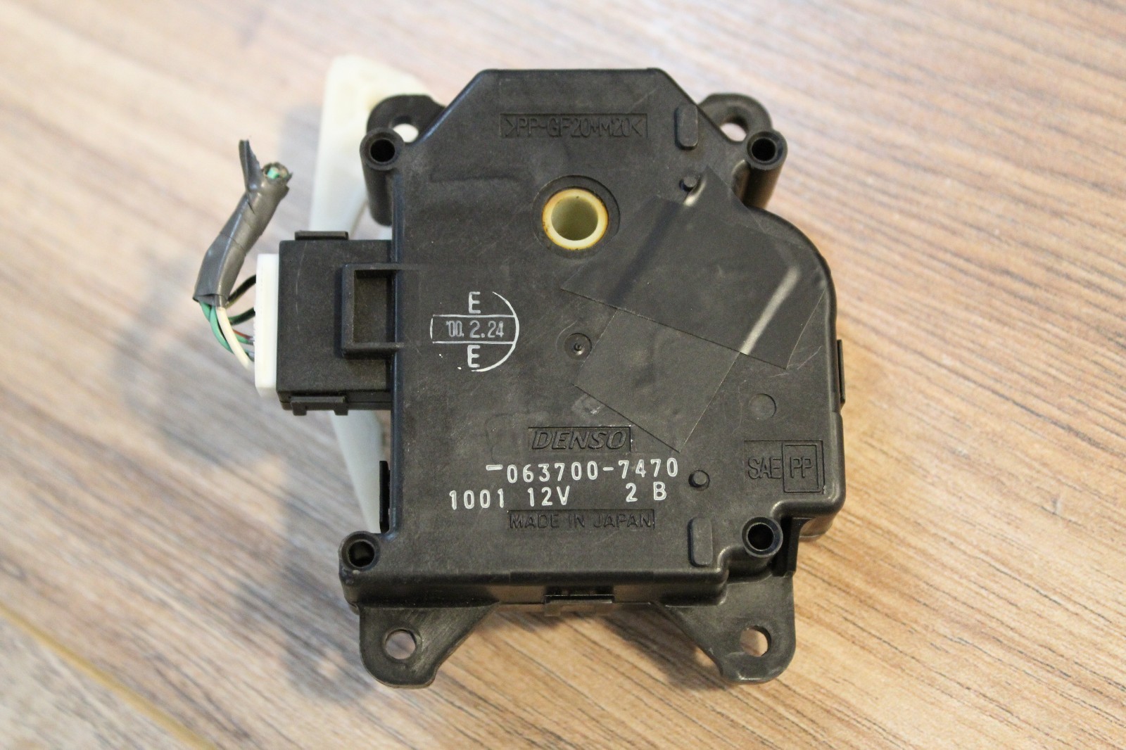 привод заслонок туксон 2008. актуатор печки хендай туссан. актуатор на хендай ix35. 2 дизель. актуатор вихревых заслонок hyundai santa fe 2.