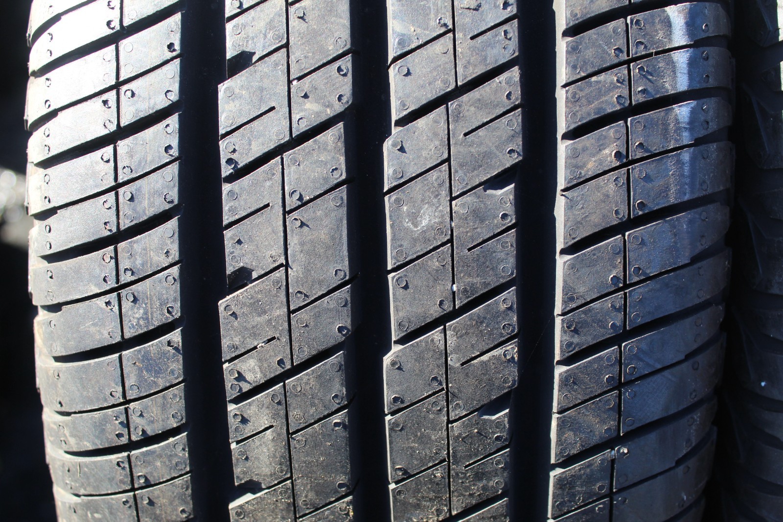 New 215 65 16C Continental, Vanco 2, 104/102T, x1 Tyre (F1_tyres) L3840