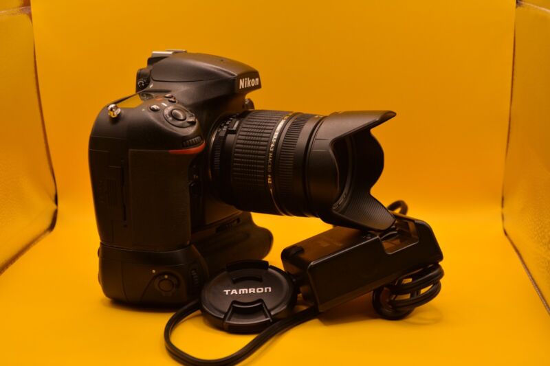 Nikon D800 36.3 MP DSLR CAMERA WITH 28-300mm AND MB-D12