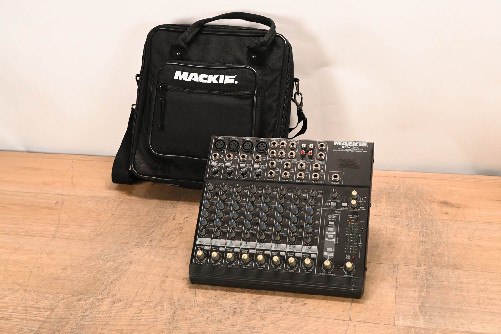 MACKIE 1202 VLZ USA製 J00098000000000-03-2000x2000.jpg