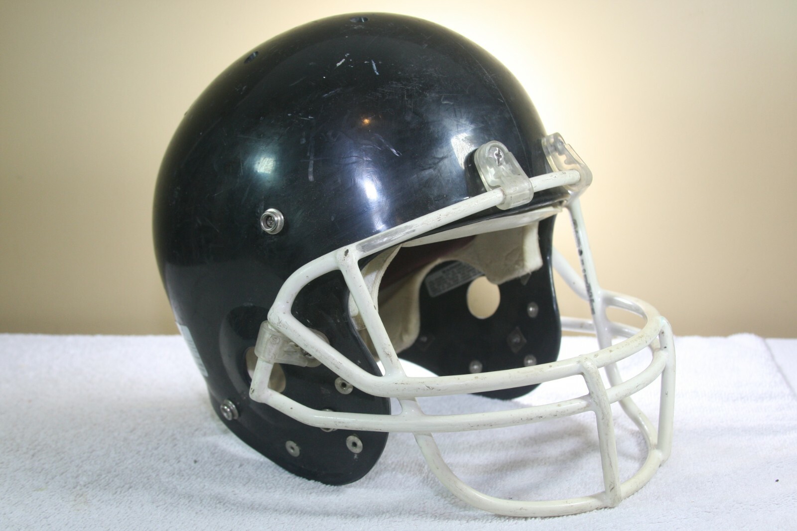 Vtg Schutt AiR Advantage Game Used Worn sz Med Molded black