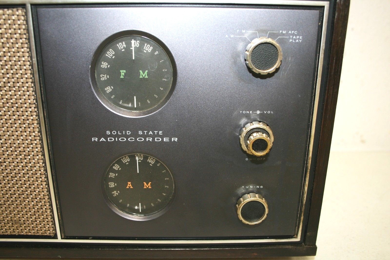 Vintage Concord RAF-10 AM/FM Tabletop Radio