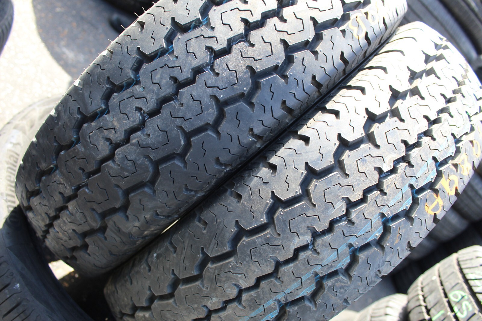 New 205 75 16c Hankook, Radial 819, 110/108P, x2 A Pair (F1_tyres) FOD L1089